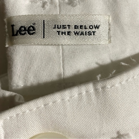 Lee women’s white crop pant size medium - Picture 7 of 7